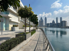Luxury Jumeirah canal front 2beds designer stay